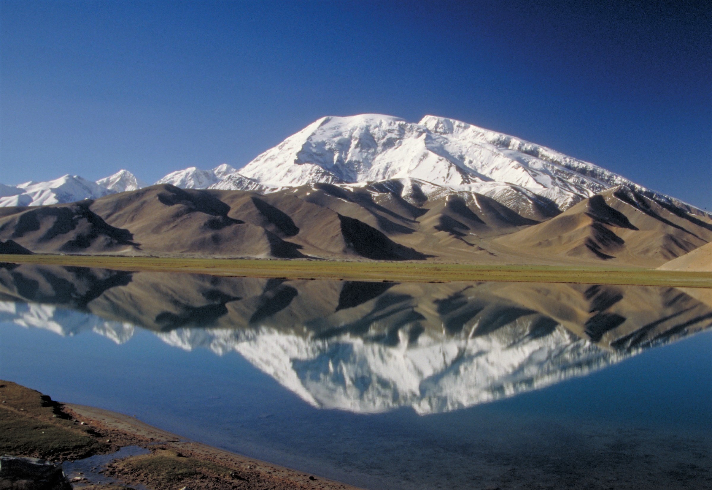 中国新疆ウイグル自治区 崑崙山脈 ムスターグ・アタ7546m スキー登山隊2018